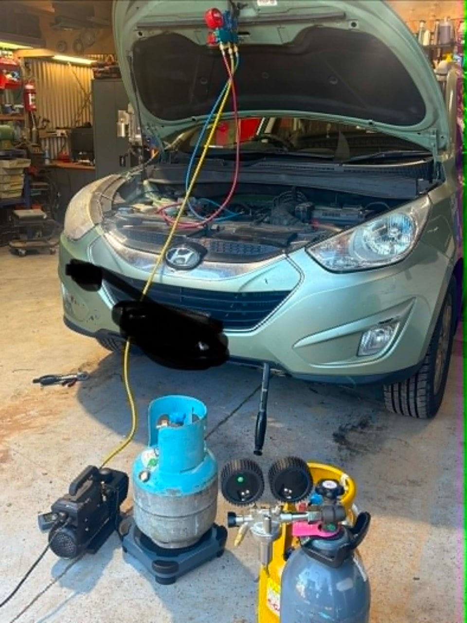 Passenger vehicle air conditioning service